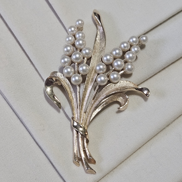 1950's Trifari Lily Of The Valley - Picture 5 of 10